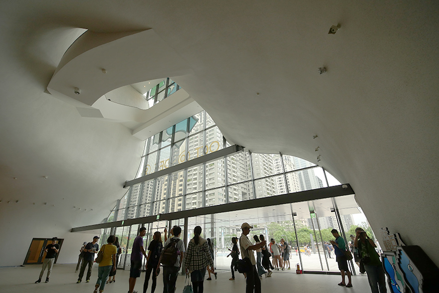 台湾台中旅行　日本の建築家伊藤豊雄氏が設計した「台中国立歌劇院」