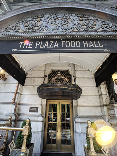 ニューヨーク旅行　プラザホテル　フードホール　THE PLAZA FOOD HALL